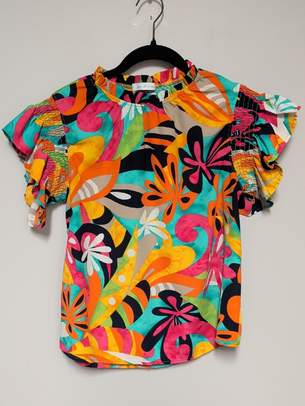 Ces Femme Vibrant Multicolor Tropical Print Short Sleeve Top